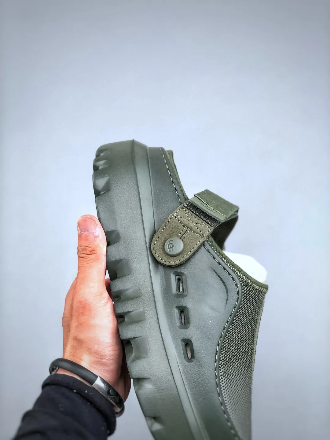 💰440 support store L/UGG summer new snow answer SKTA classic simple, comfortable and versatile, fashionable and casual, thick sole, comfortable, lightweight and breathable clog shoes, silent, wear-resistant and anti-wear. It is a vitality bomb in summer, full of youthful vitality, mesh material is breathable and light, super cool to wear in summer. Adjustable buckle design, convenient and considerate. The thick sole is non-slip and makes walking stable. Whether you are playing on the beach or strolling in the city streets, it can make you full of energy and become the center of attention ~ Size: 38-44